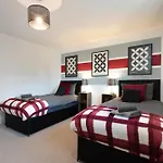5 Bedroom 3 Bathroom Parking Contractors Relocations Families