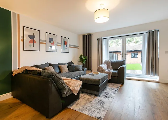 5 Bedroom 3 Bathroom Parking Contractors Relocations Families