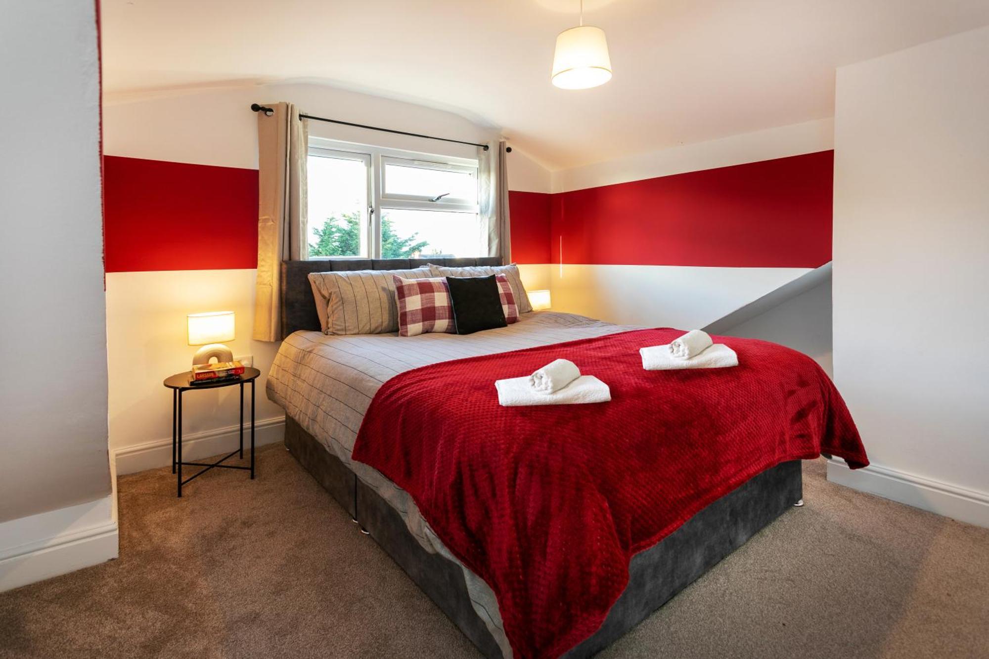 5 Bedroom 3 Bathroom Parking Contractors Relocations Families Holiday home