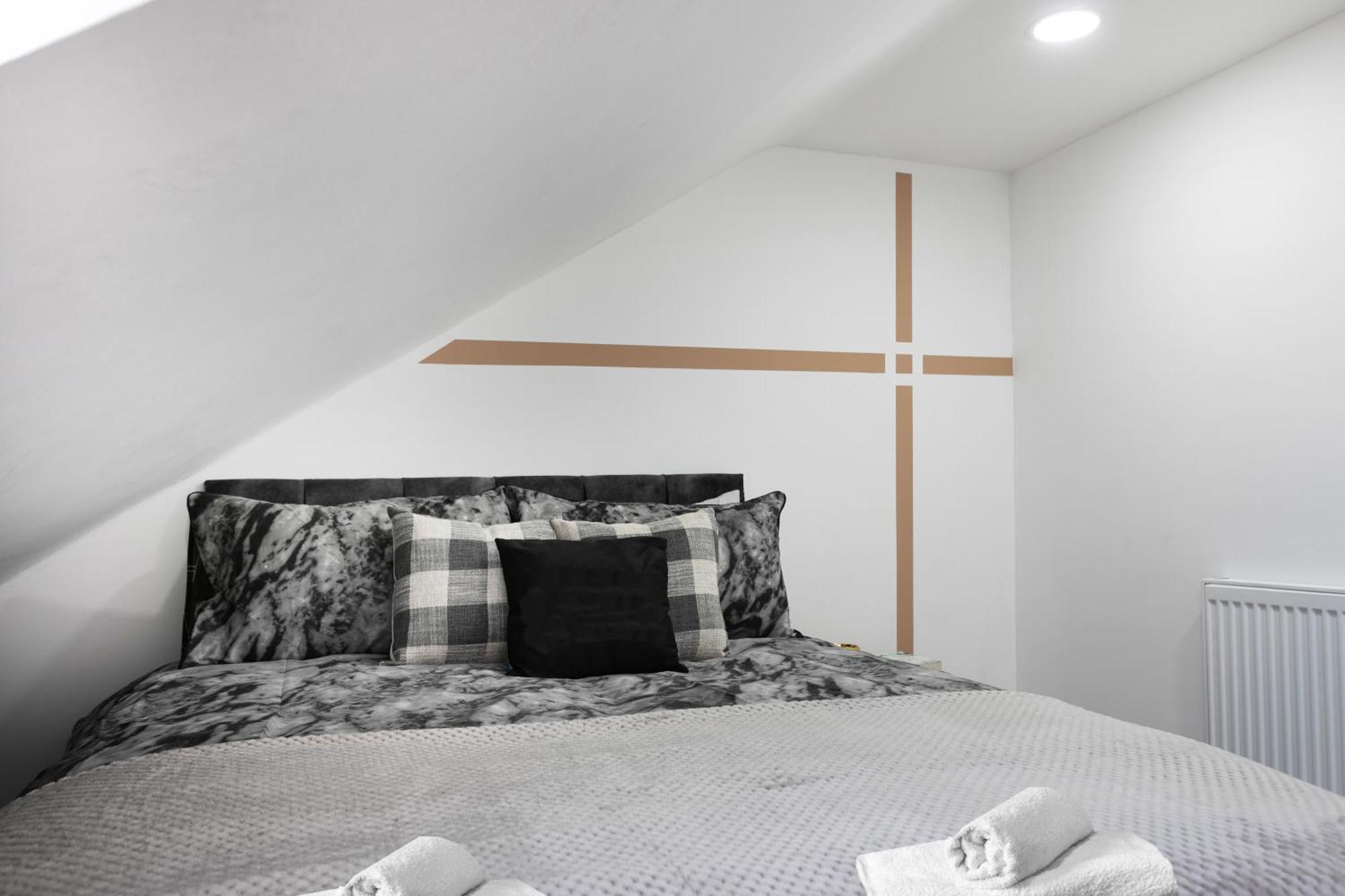 5 Bedroom 3 Bathroom Parking Contractors Relocations Families * Leicester