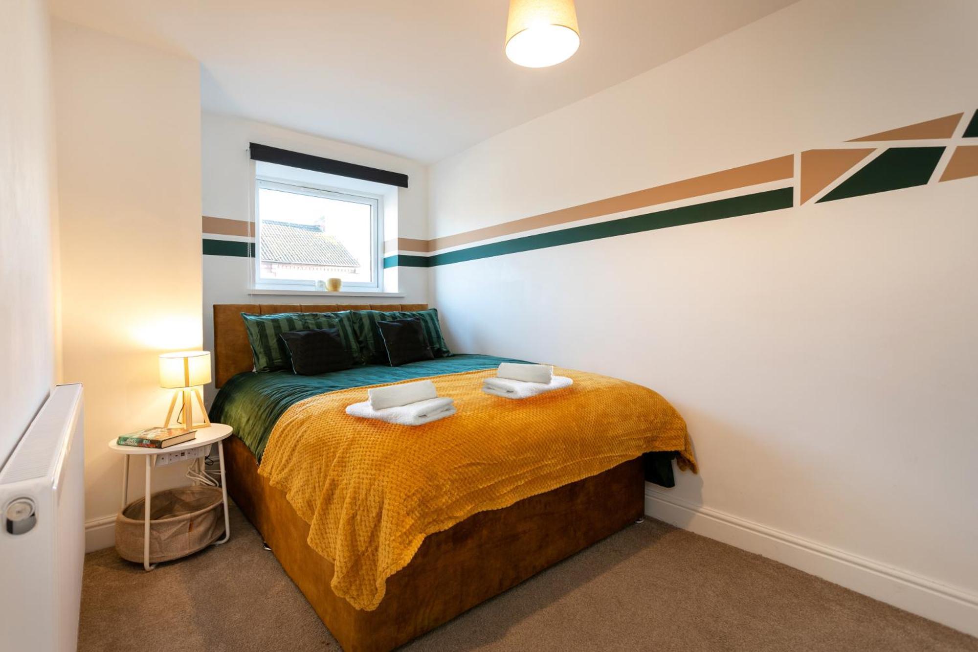 Holiday home 5 Bedroom 3 Bathroom Parking Contractors Relocations Families Leicester
