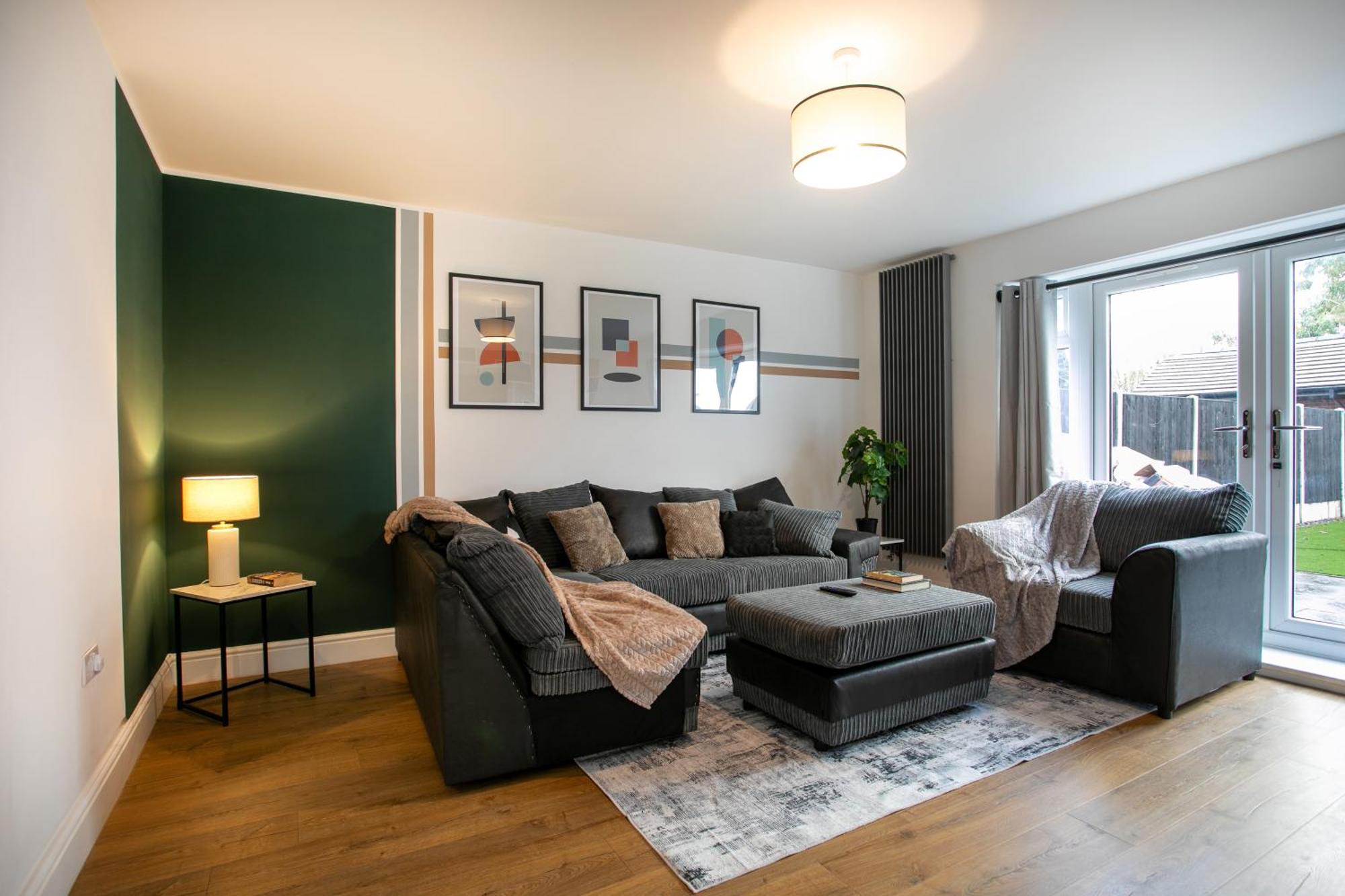 5 Bedroom 3 Bathroom Parking Contractors Relocations Families * Leicester