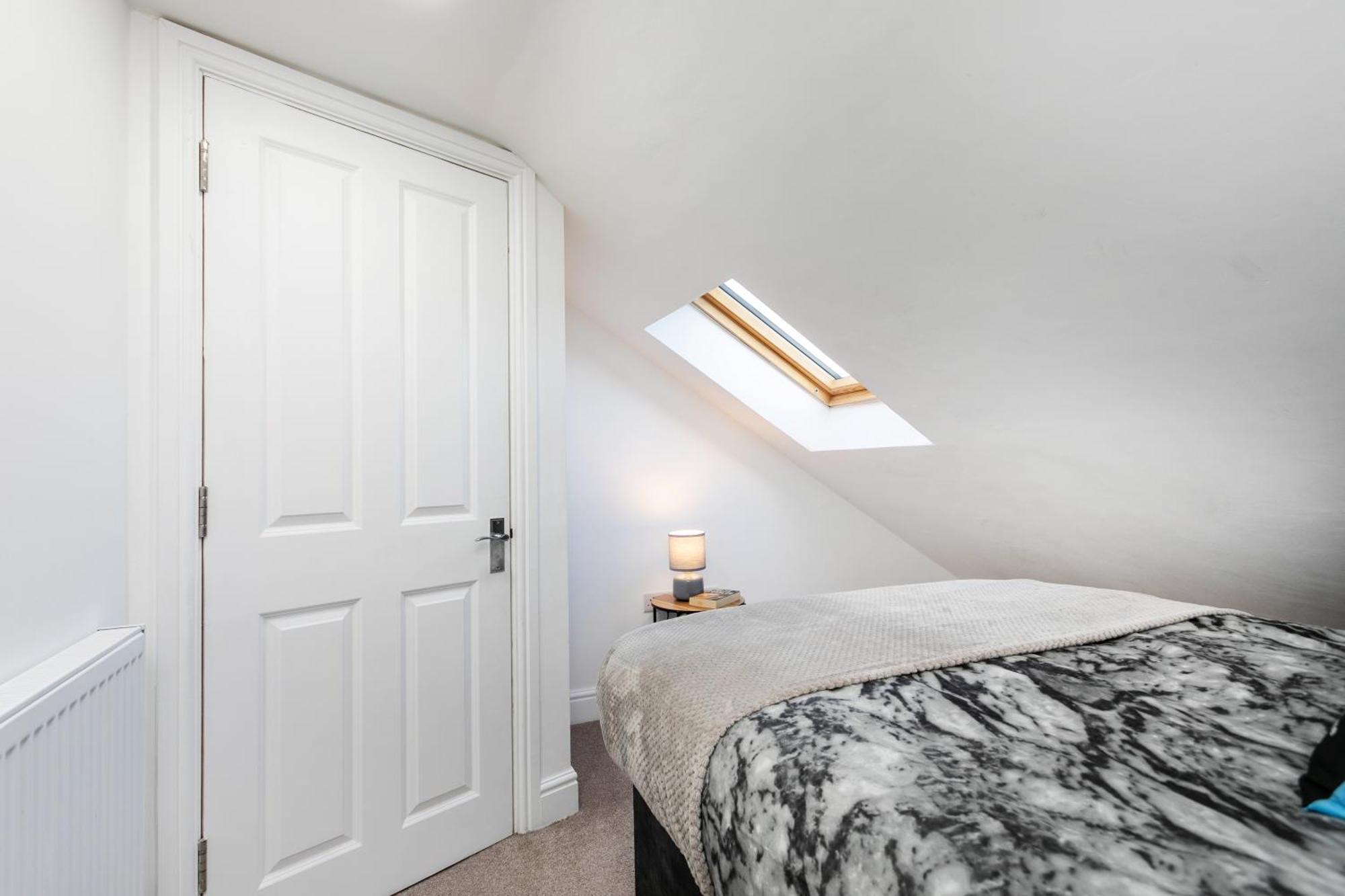 5 Bedroom 3 Bathroom Parking Contractors Relocations Families * Leicester