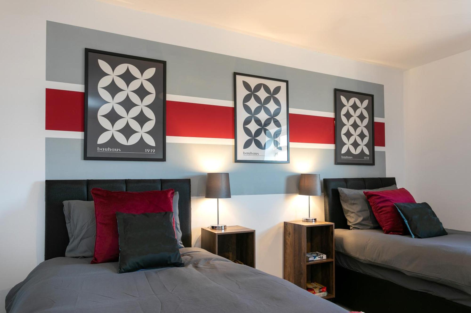 5 Bedroom 3 Bathroom Parking Contractors Relocations Families Holiday home