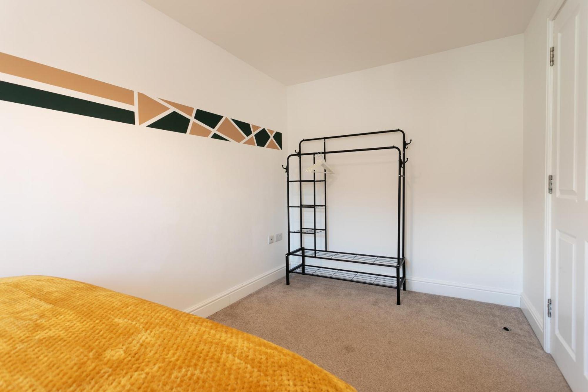 Holiday home 5 Bedroom 3 Bathroom Parking Contractors Relocations Families *